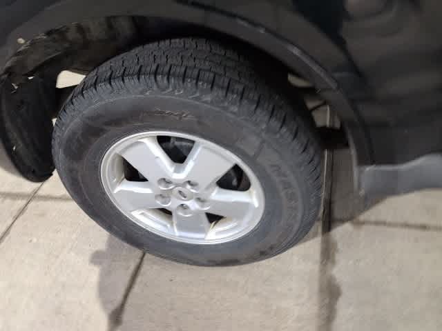 Thumbnail: 2010 Ford Escape - 10