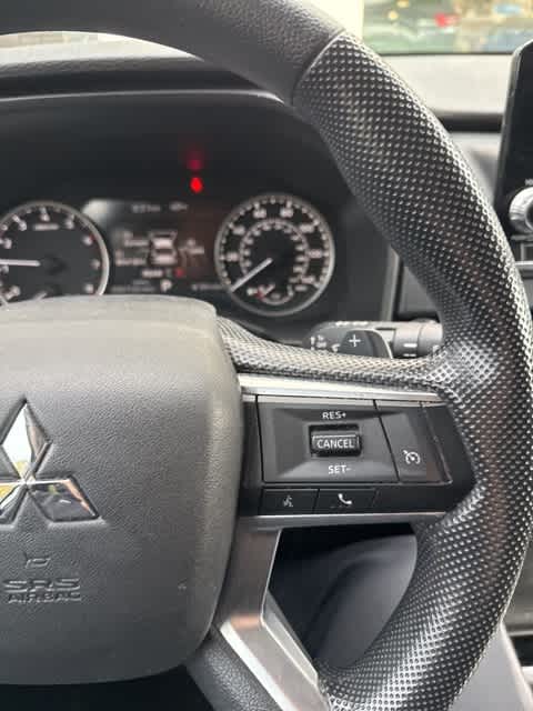 Thumbnail: 2022 Mitsubishi Outlander - 15