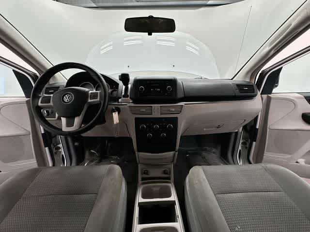 Thumbnail: 2013 Volkswagen Routan - 12