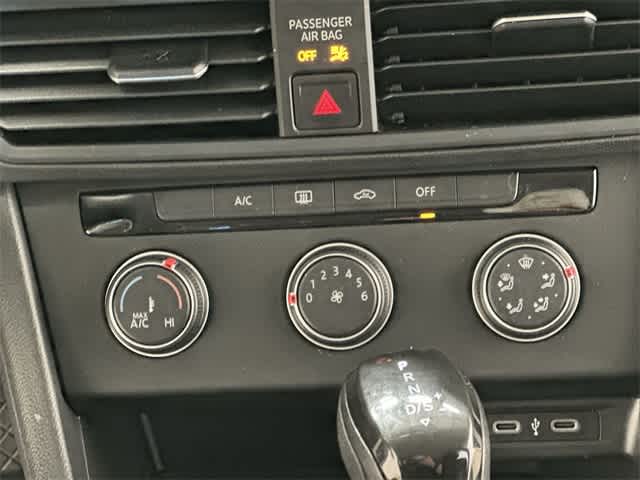 Thumbnail: 2023 Volkswagen Jetta - 14