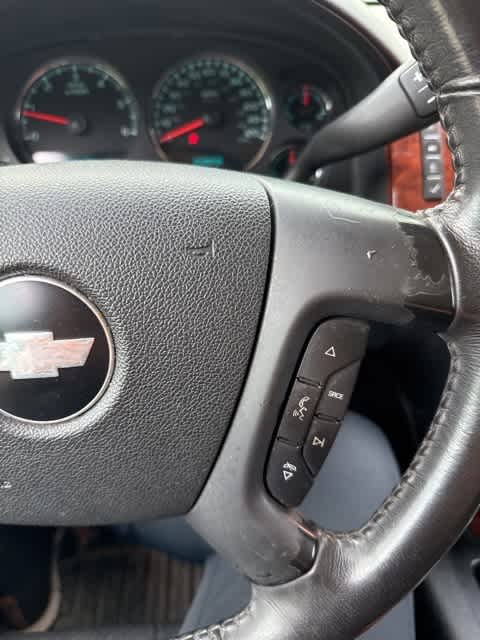 Thumbnail: 2010 Chevrolet Tahoe - 14