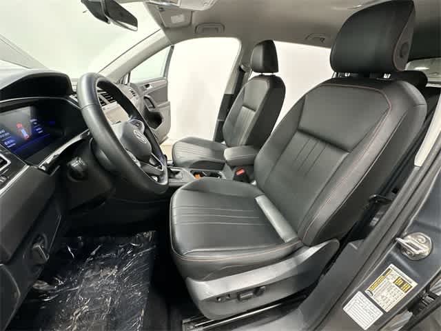 Thumbnail: 2024 Volkswagen Tiguan - 16