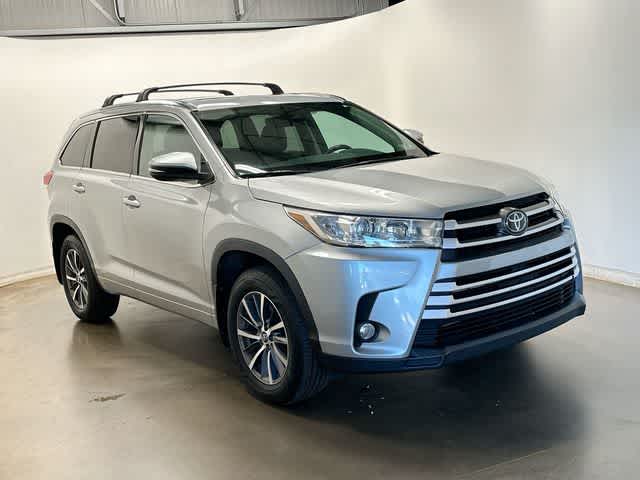 Thumbnail: 2017 Toyota Highlander - 34