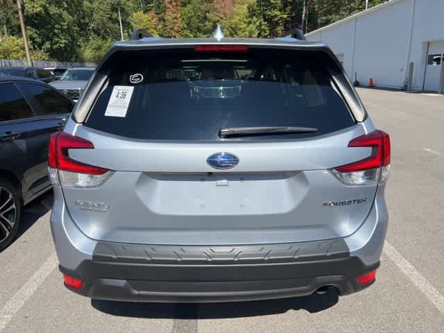 2022 Subaru Forester Premium photo 3