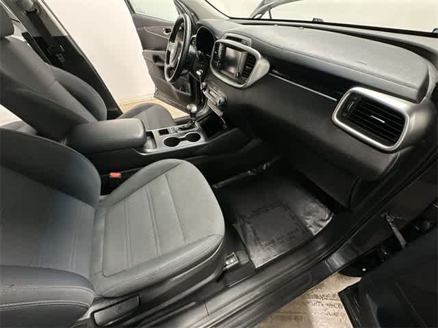 2019 Kia Sorento LX 19