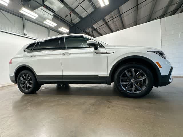 Thumbnail: 2023 Volkswagen Tiguan - 3