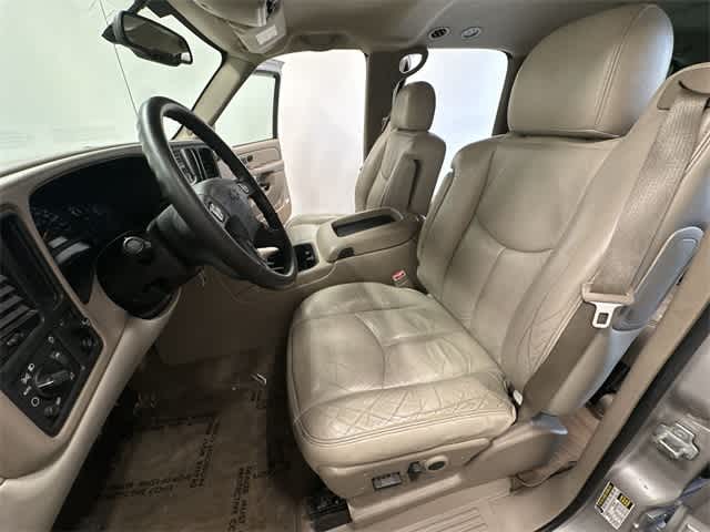 Thumbnail: 2004 Chevrolet Suburban - 13