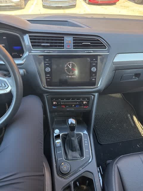 Thumbnail: 2022 Volkswagen Tiguan - 17