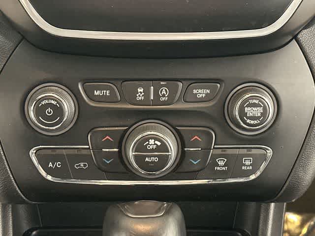 Thumbnail: 2020 Jeep Cherokee - 16