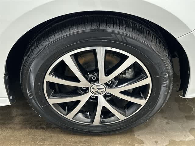 Thumbnail: 2017 Volkswagen Jetta - 5