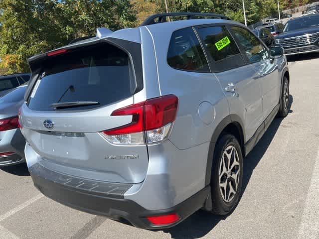 2022 Subaru Forester Premium photo 4