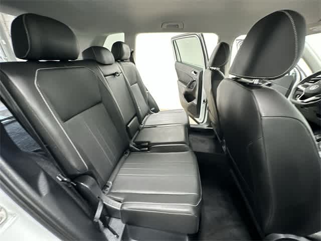 Thumbnail: 2022 Volkswagen Tiguan - 25