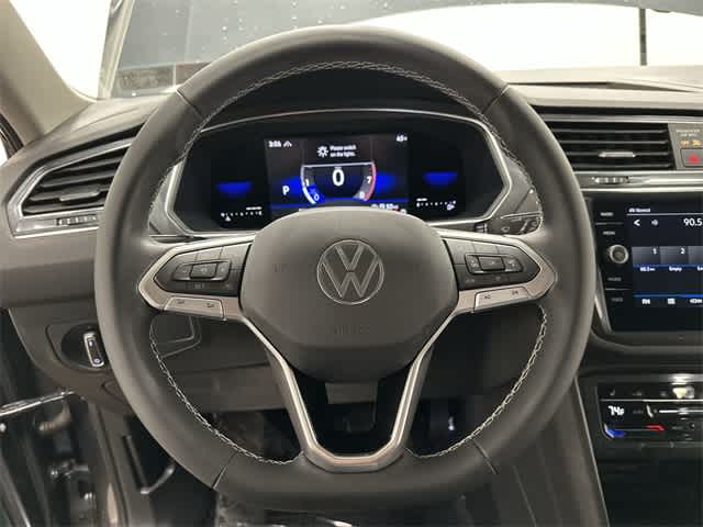 Thumbnail: 2023 Volkswagen Tiguan - 7