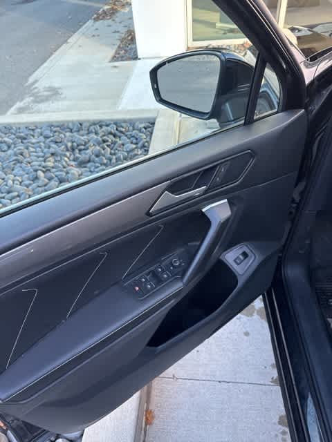 Thumbnail: 2022 Volkswagen Tiguan - 11