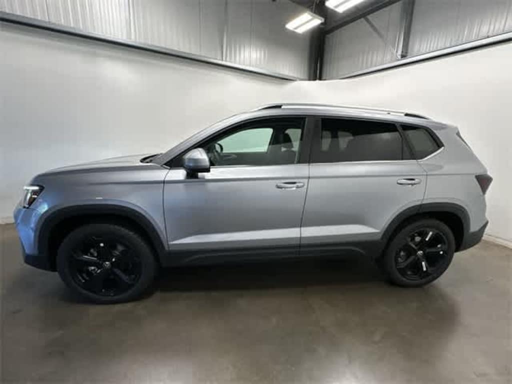 New 2025 Volkswagen Taos 1.5T SEL SUV