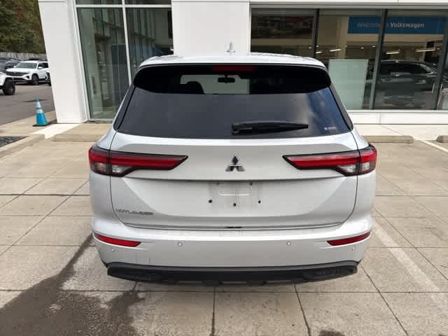 Thumbnail: 2022 Mitsubishi Outlander - 7