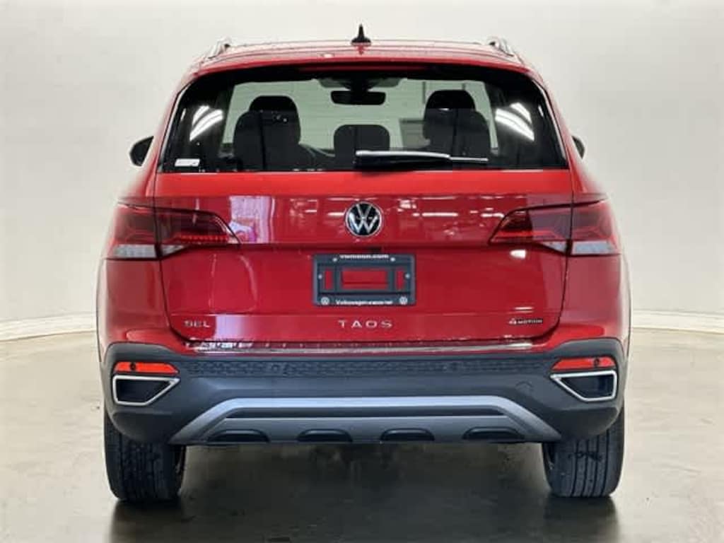 New 2024 Volkswagen Taos 1.5T SEL For Sale in Moon Township, PA