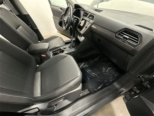 Thumbnail: 2022 Volkswagen Tiguan - 22