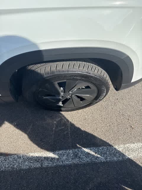 Thumbnail: 2025 Volkswagen Taos - 4