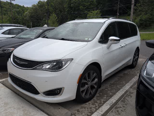 2017 Chrysler Pacifica Limited's photo