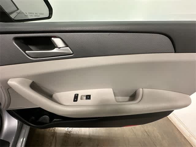 Thumbnail: 2017 Hyundai Sonata - 19