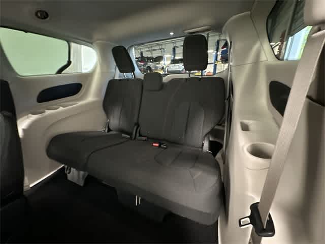 Thumbnail: 2018 Chrysler Pacifica - 20