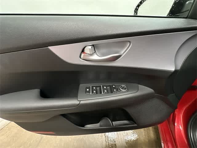 Thumbnail: 2023 Kia Forte - 16