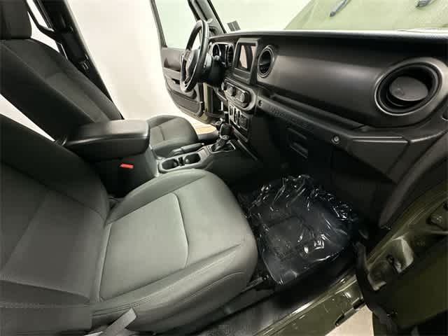 Thumbnail: 2022 Jeep Wrangler - 21