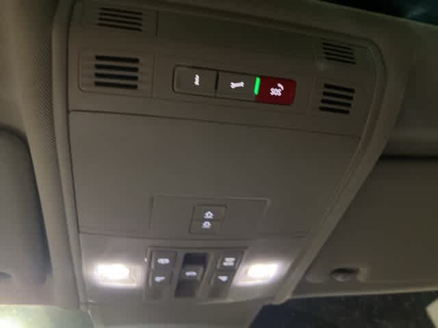 Thumbnail: 2022 Volkswagen Tiguan - 17