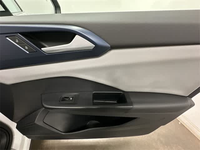 Thumbnail: 2022 Volkswagen Taos - 23