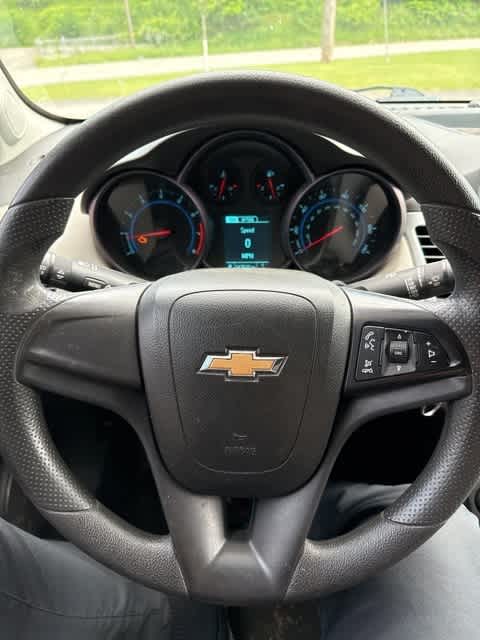 2013 Chevrolet Cruze LS 12