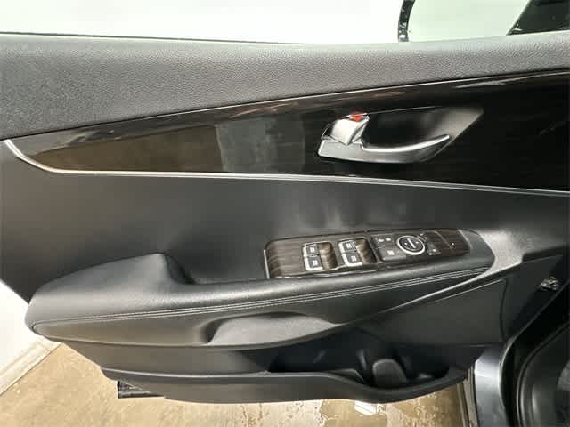 2019 Kia Sorento LX 16