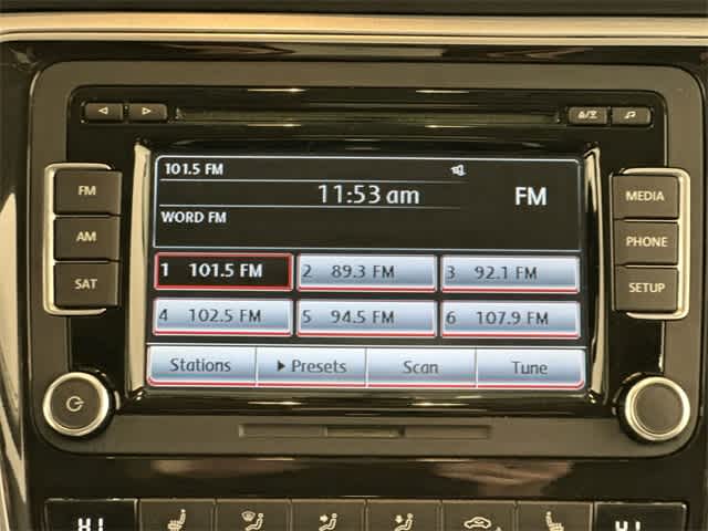 Thumbnail: 2012 Volkswagen Passat - 11