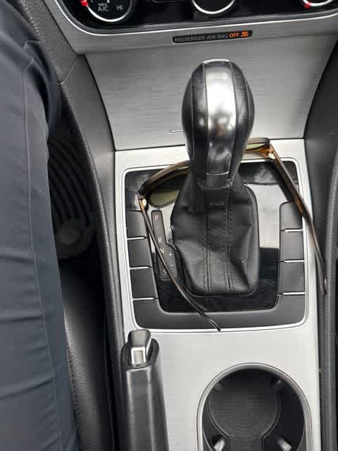 Thumbnail: 2013 Volkswagen Passat - 22