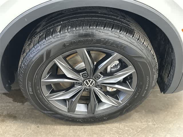 Thumbnail: 2023 Volkswagen Tiguan - 5