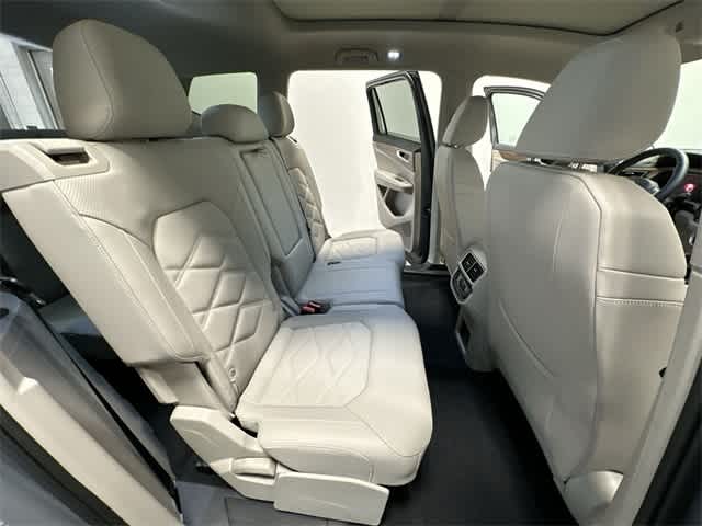 2025 Volkswagen Atlas SE 22