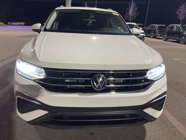 Thumbnail: 2022 Volkswagen Tiguan - 8