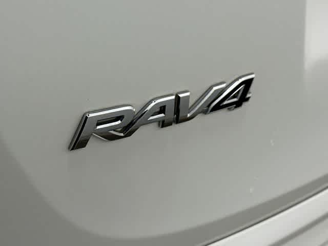 Thumbnail: 2018 Toyota RAV4 - 28