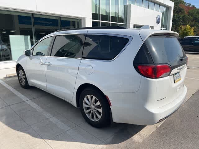 Thumbnail: 2018 Chrysler Pacifica - 3
