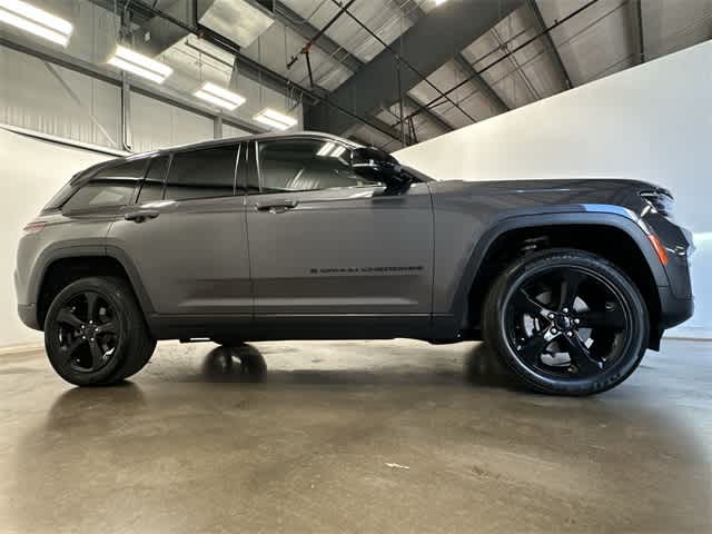 Thumbnail: 2023 Jeep Grand Cherokee - 3