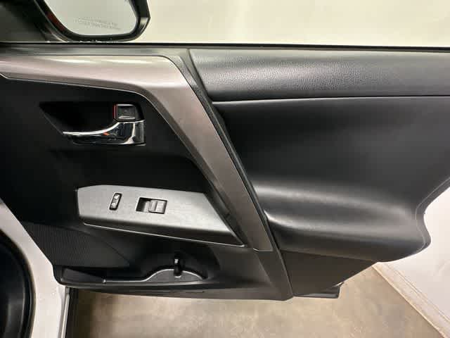 Thumbnail: 2018 Toyota RAV4 - 23