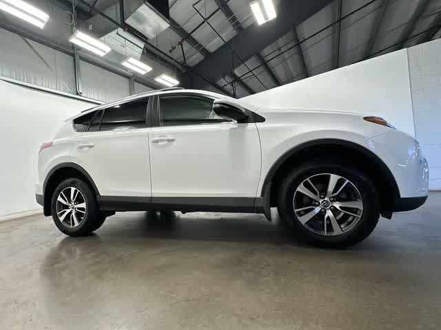 Thumbnail: 2018 Toyota RAV4 - 3