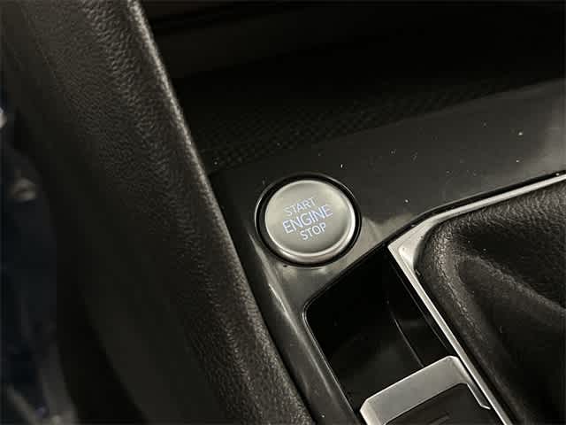 Thumbnail: 2022 Volkswagen Tiguan - 11