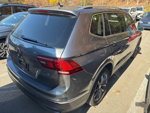 2022 Volkswagen Tiguan SE photo 3