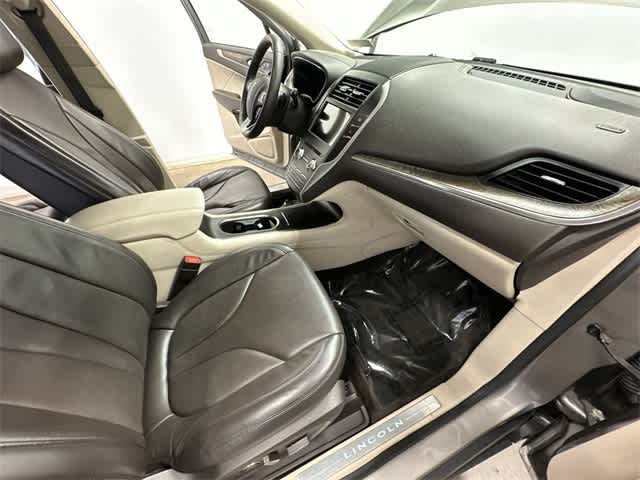 Thumbnail: 2017 Lincoln MKC - 23