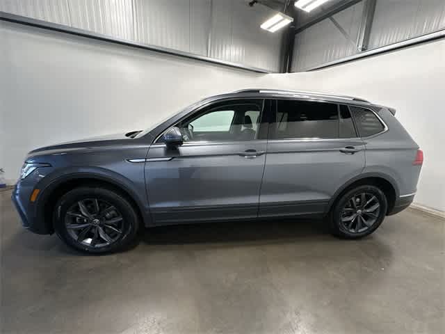 Thumbnail: 2022 Volkswagen Tiguan - 3