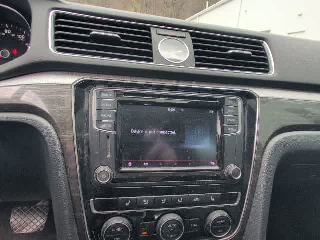 Thumbnail: 2016 Volkswagen Passat - 17