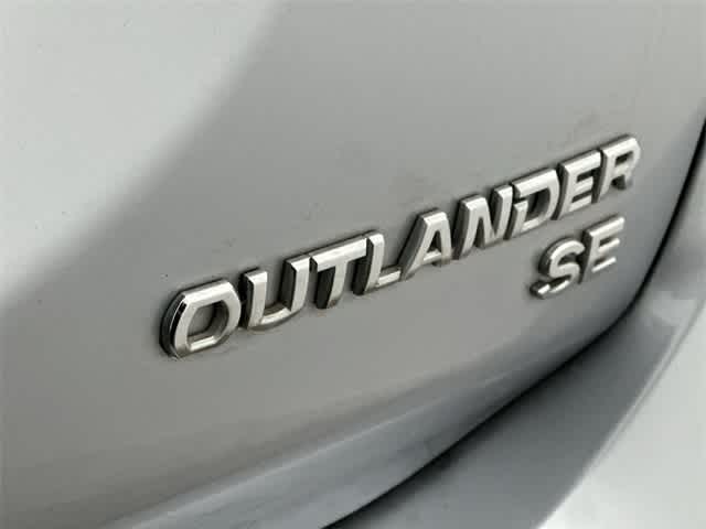 Thumbnail: 2016 Mitsubishi Outlander - 28