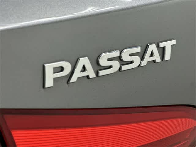 Thumbnail: 2012 Volkswagen Passat - 24