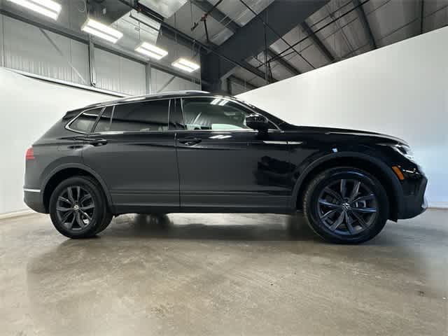 Thumbnail: 2022 Volkswagen Tiguan - 3